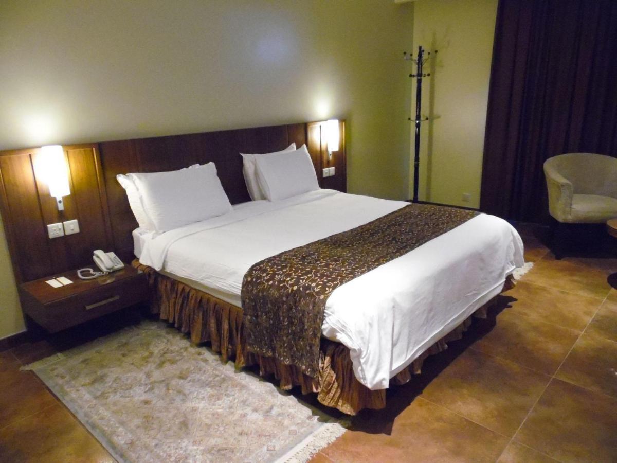 אל חובר Milan Deluxe Suites מראה חיצוני תמונה