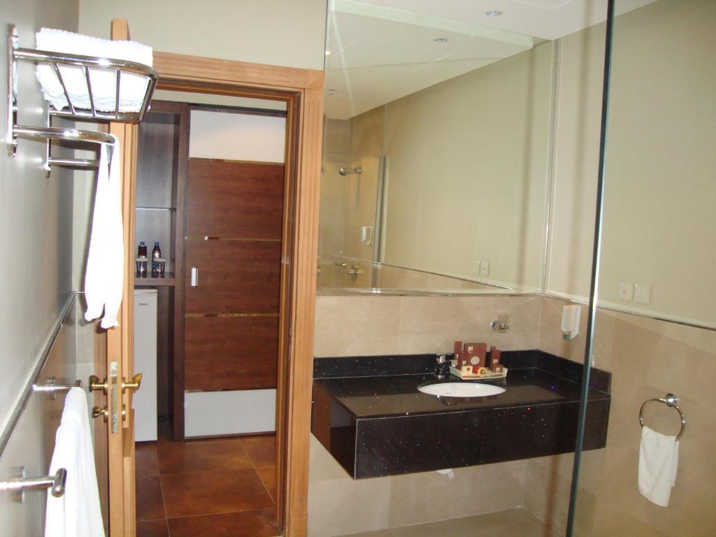 אל חובר Milan Deluxe Suites מראה חיצוני תמונה